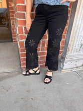 Hannah Crop Flare Jeans w Embroidered Daisy Details LM7259R82E25