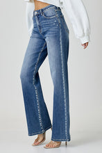 High Rise Wide Leg Jeans w Med Wash w 11" Rise w 32.5" Ins