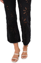 Hannah Crop Flare Jeans w Embroidered Daisy Details LM7259R82E25
