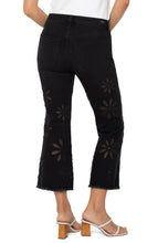 Hannah Crop Flare Jeans w Embroidered Daisy Details LM7259R82E25