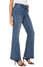 Hannah Flare Denim Jeans w 32" Inseam LM4656CH4