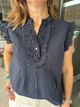 Striped Ruffled V Neck Slvless Top 641463