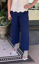 Striped Wide Leg Pull On Elastic Waist Pants w Tie Waist 589-2373