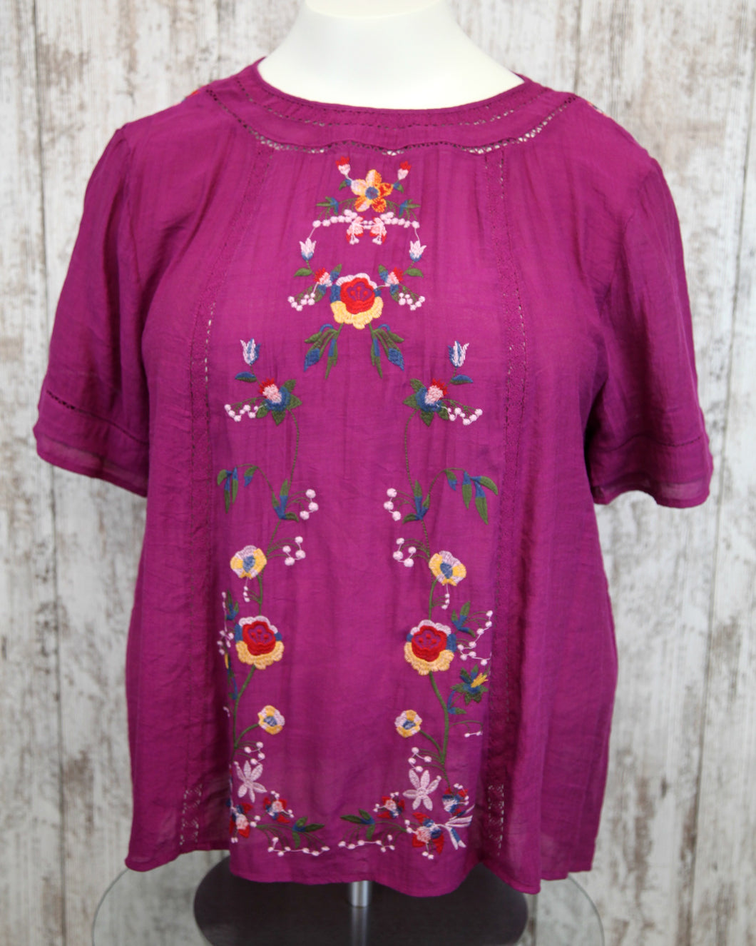 PLUS Floral Embroidered Short Slv Top w Crochet Trim WA3104
